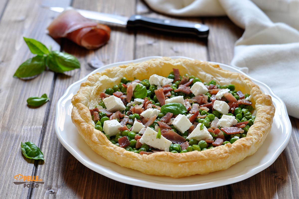 Torta salata di sfoglia con piselli e speck