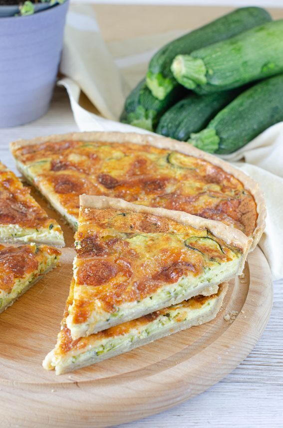 Torta salata di zucchine e scamorza con brisè senza burro