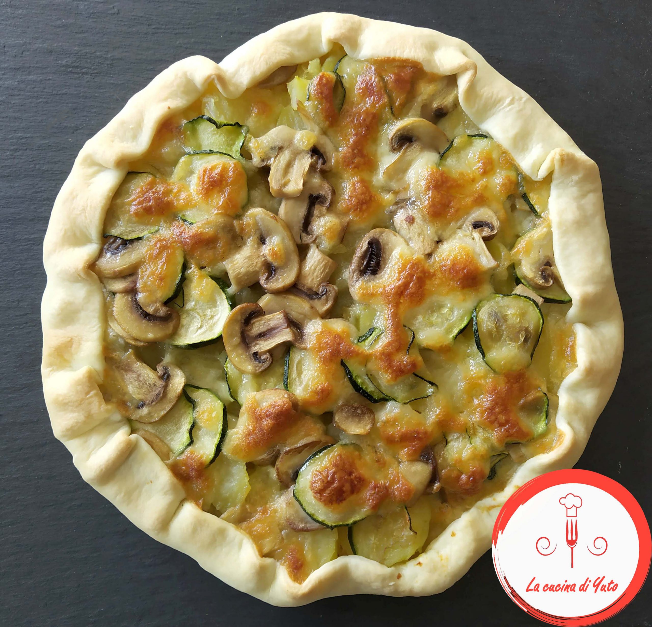 Torta salata funghi, patate e zucchine