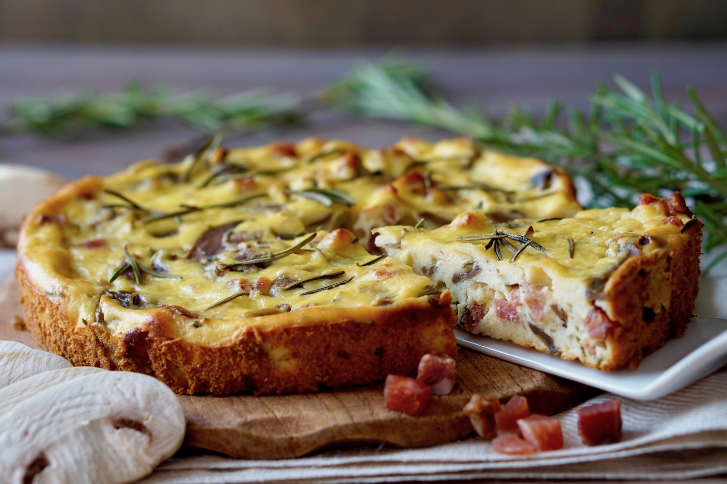 Torta salata funghi, speck e rosmarino