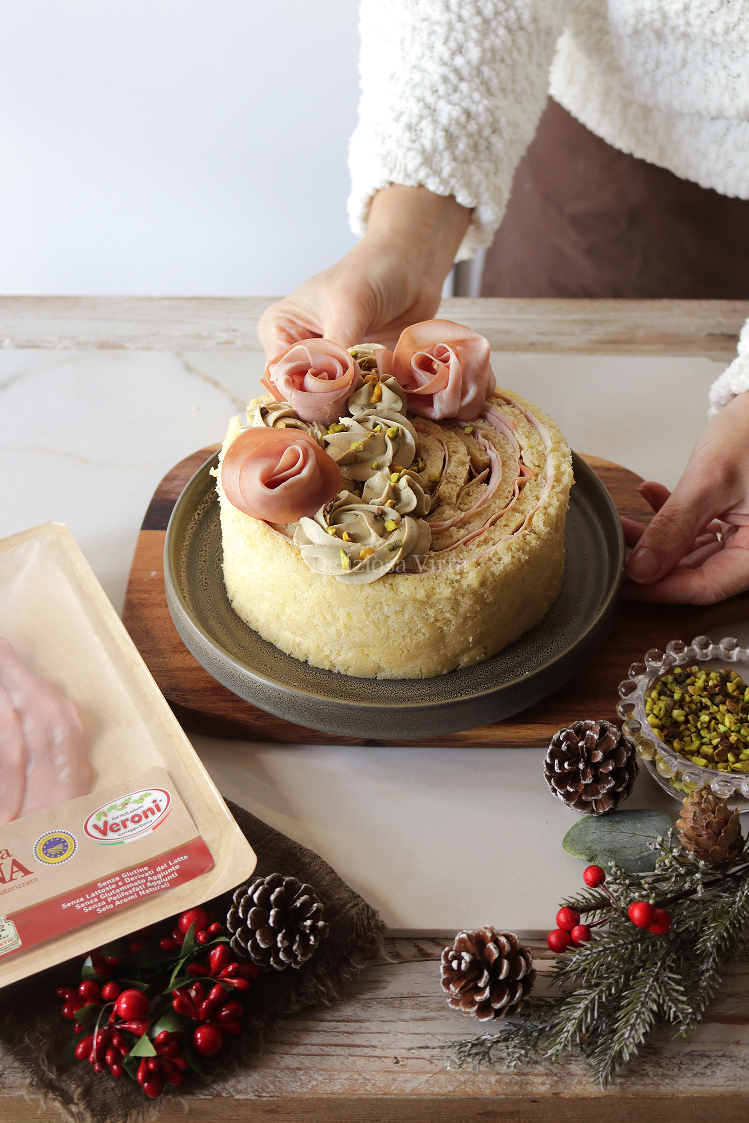 Torta salata girella con crema di pistacchi e mortadella