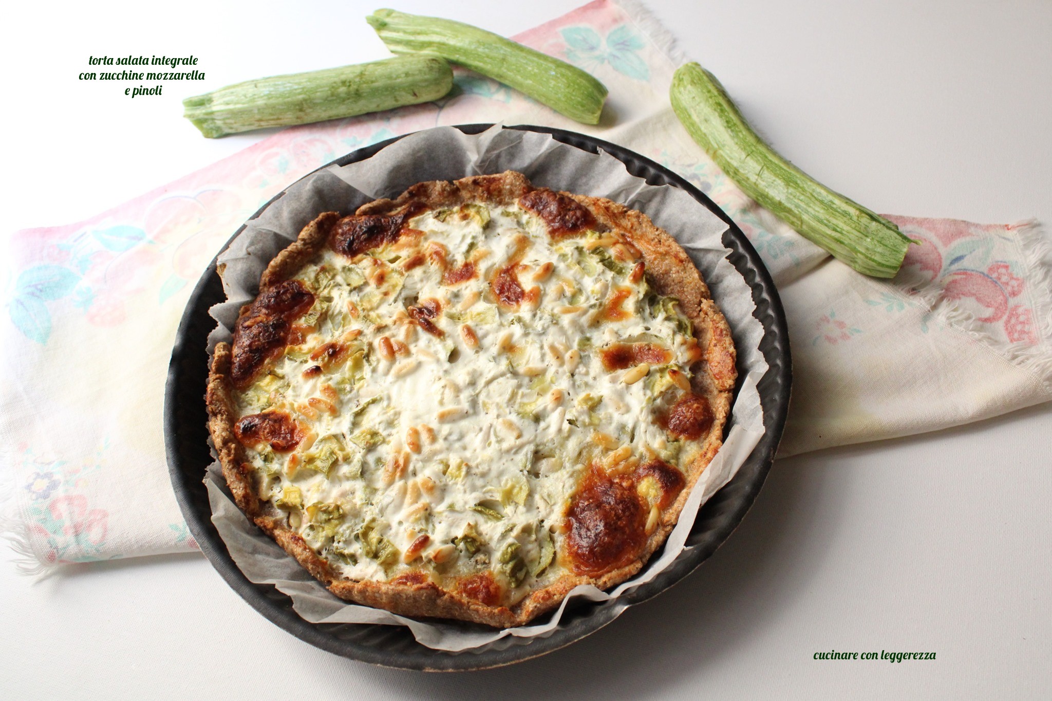 Torta salata integrale con zucchine mozzarella e pinoli