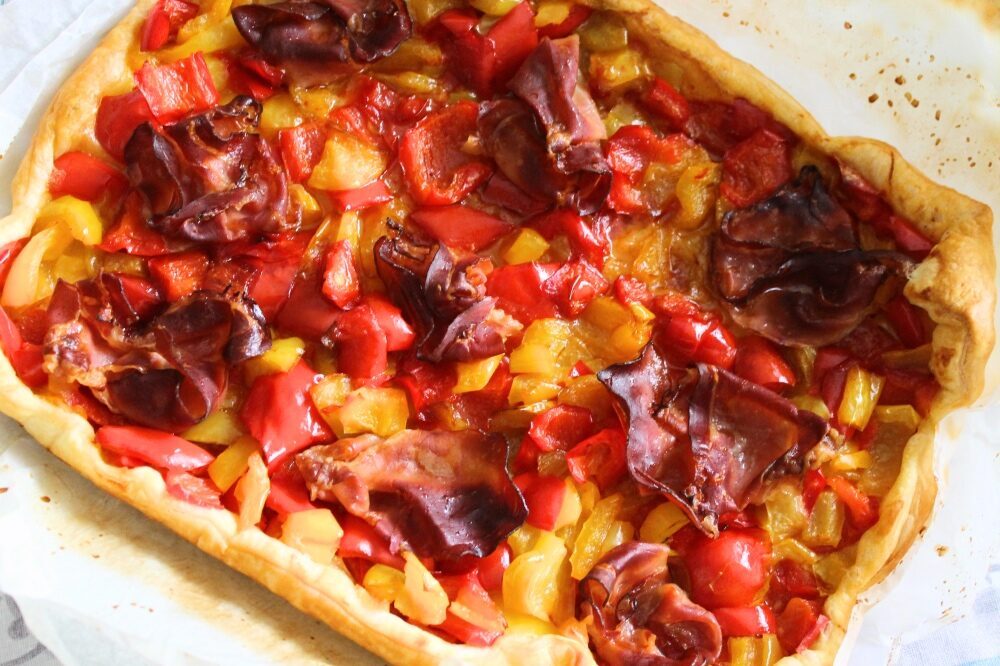 Torta salata peperoni e speck