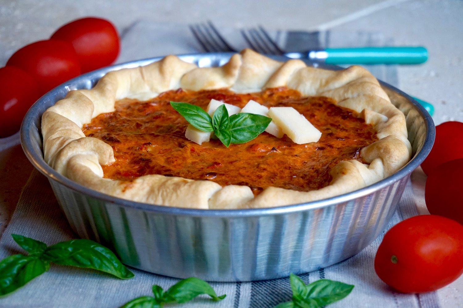 Torta salata pomodoro, parmigiano acciughe