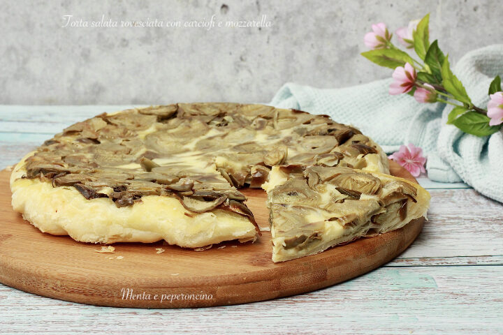Torta salata rovesciata con carciofi e mozzarella