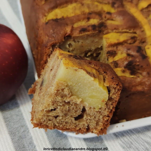 Torta semintegrale all’olio, ricca di mele e profumo di cannella
