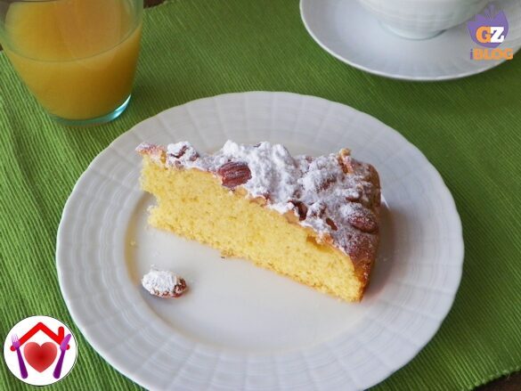Torta semplice alla frutta secca