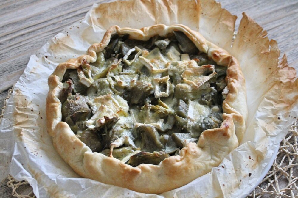 Torta sfoglia carciofi, brie e pecorino