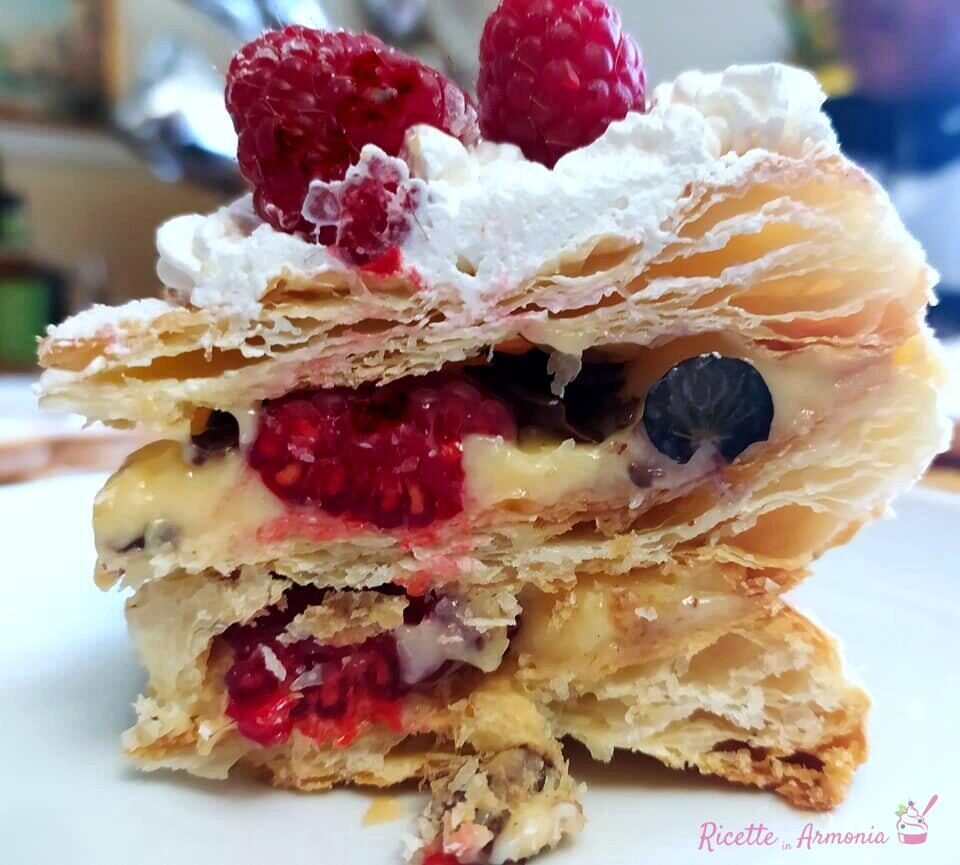 Torta sfoglia con crema pasticcera