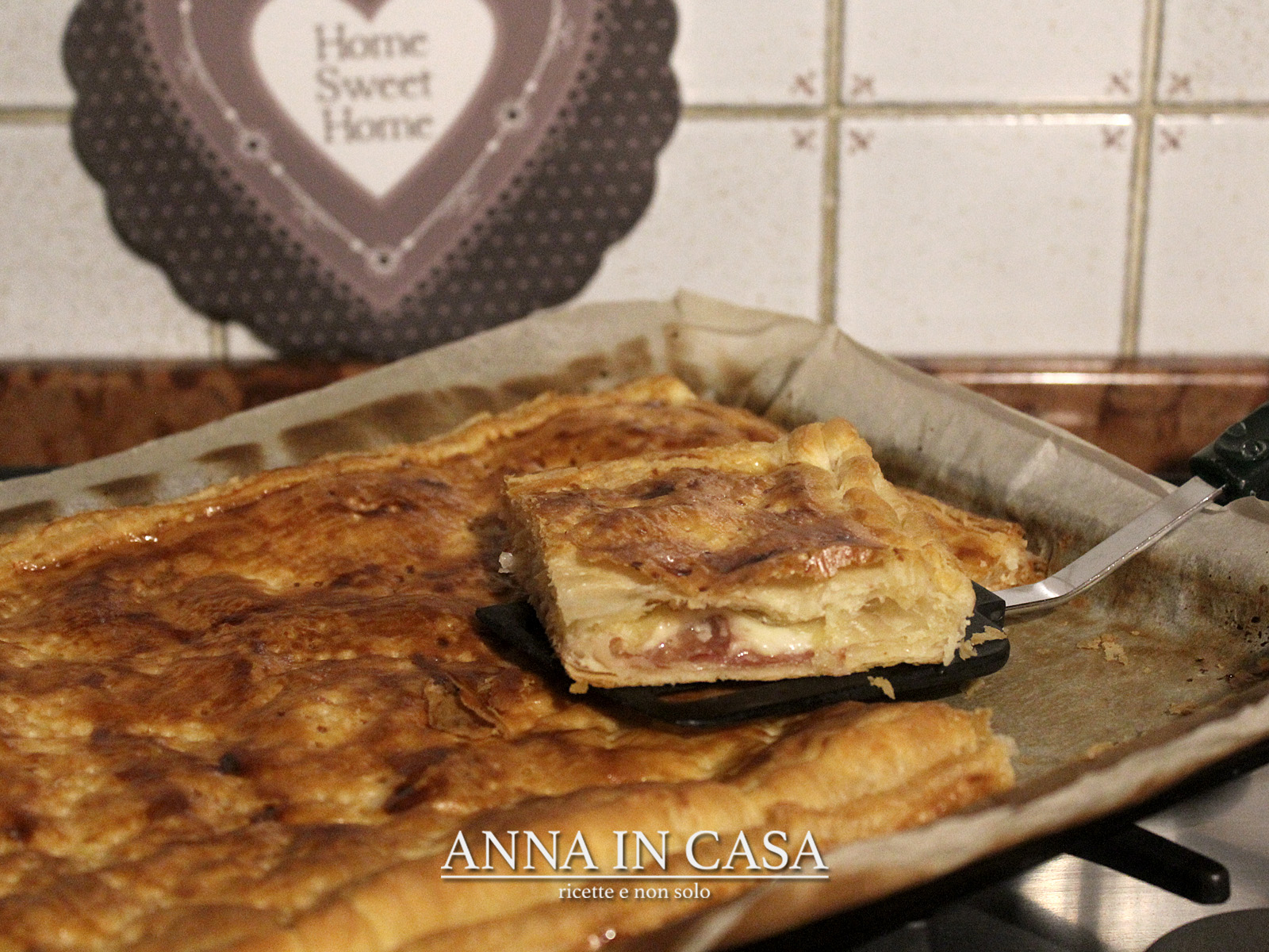 Torta sfoglia con prosciutto crudo