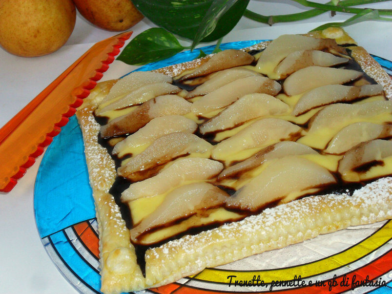 Torta sfogliata alla crema e pere