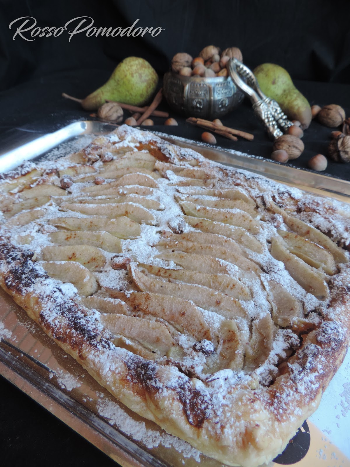 Torta sfogliata con ricotta frutta secca e pere