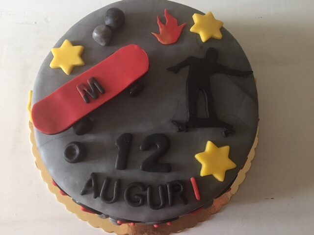 Torta skateboard compleanno