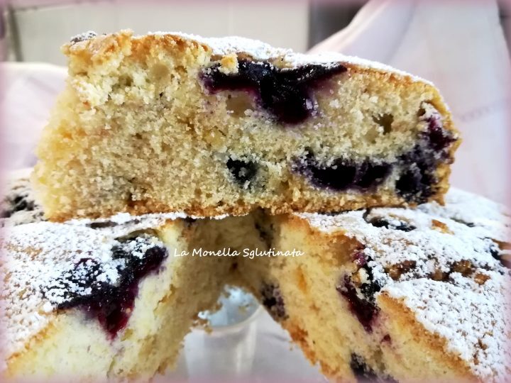 Torta soffice ai mirtilli e cioccolato bianco