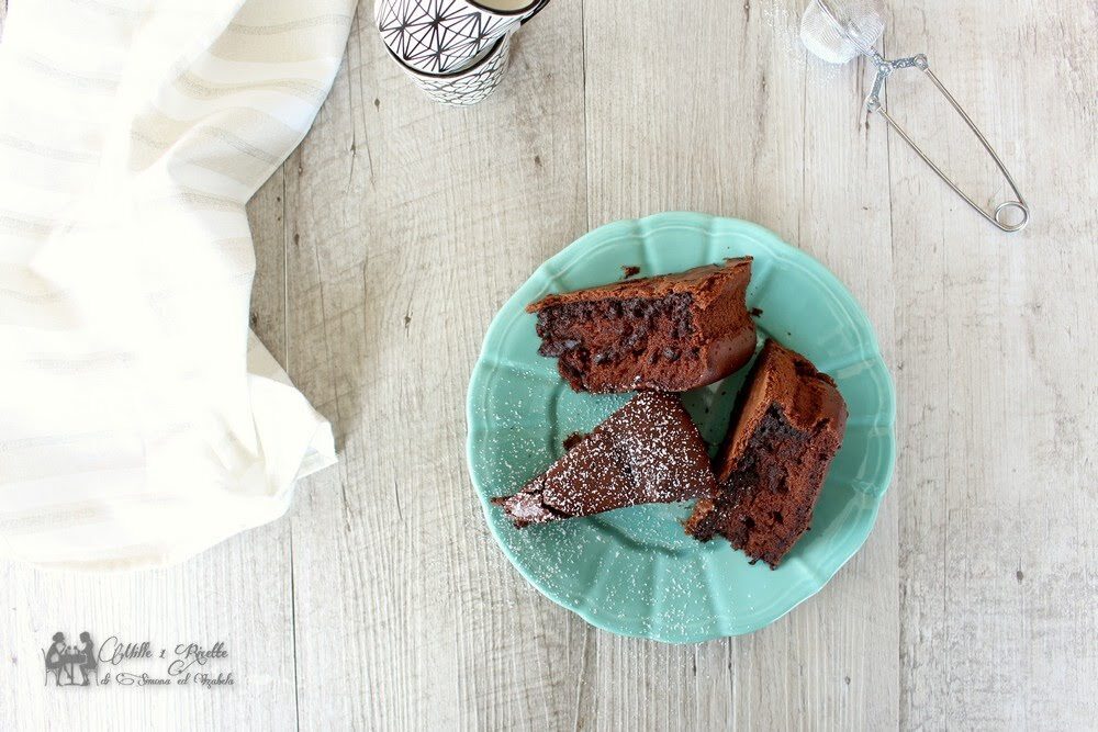 Torta soffice alla panna e cacao senza burro e olio