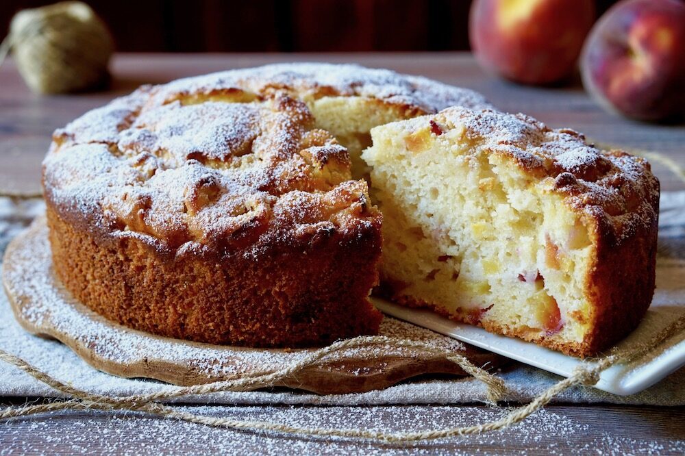 Torta soffice alle pesche e ricotta