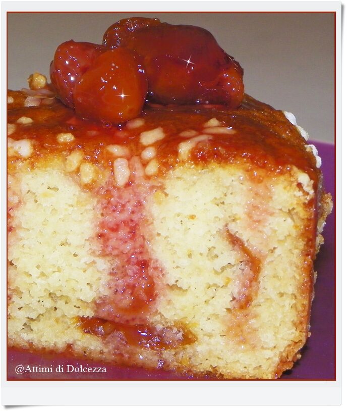 Torta soffice allo yogurt e susine sciroppate