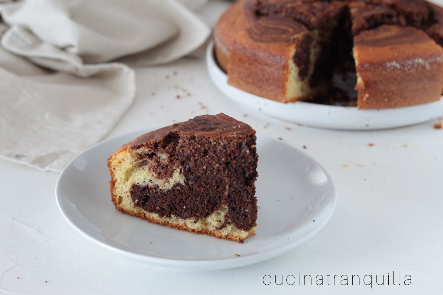 Torta soffice bicolore allo yogurt