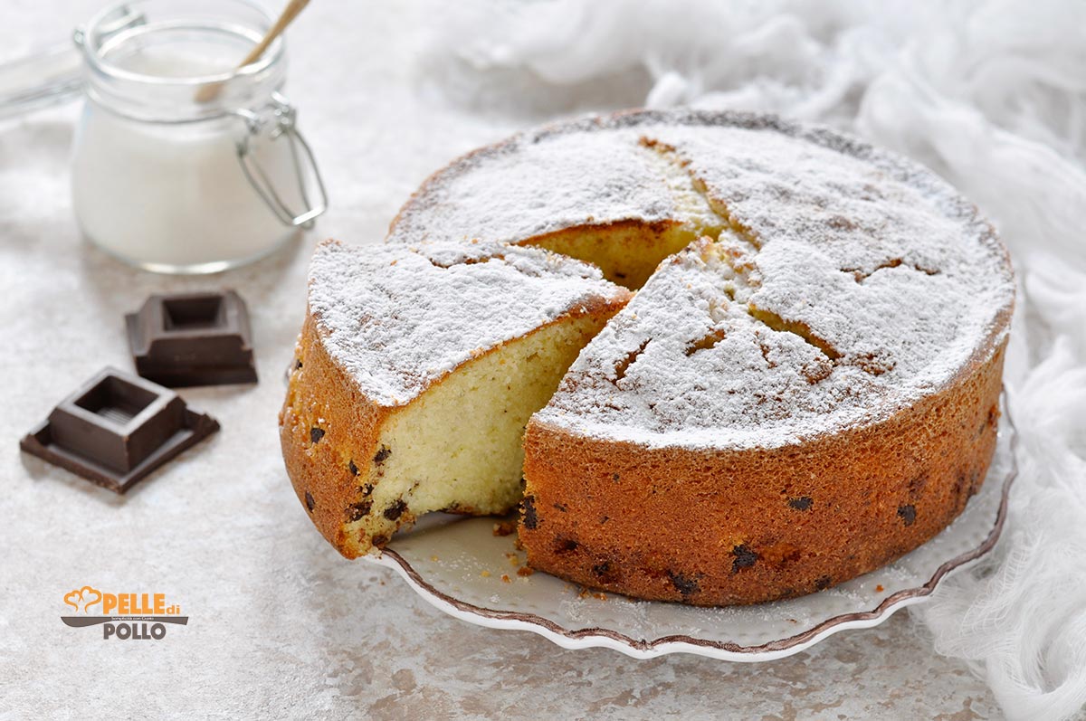 Torta soffice con panna e cioccolato