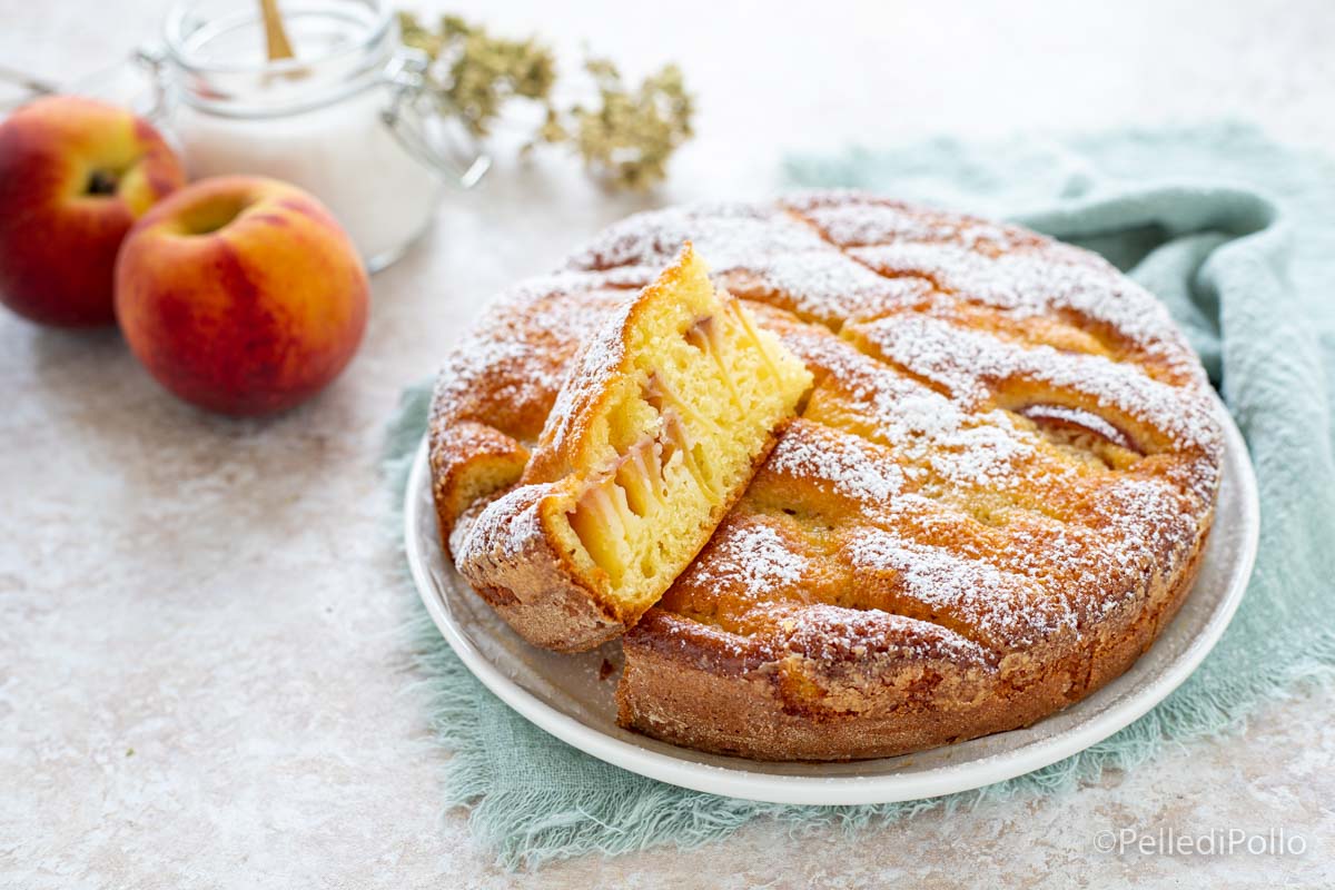 Torta soffice con pesche e yogurt