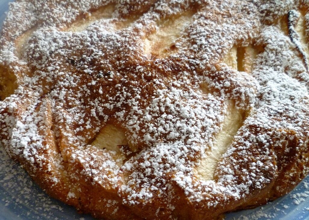 Torta soffice doppio strato di mele e limone
