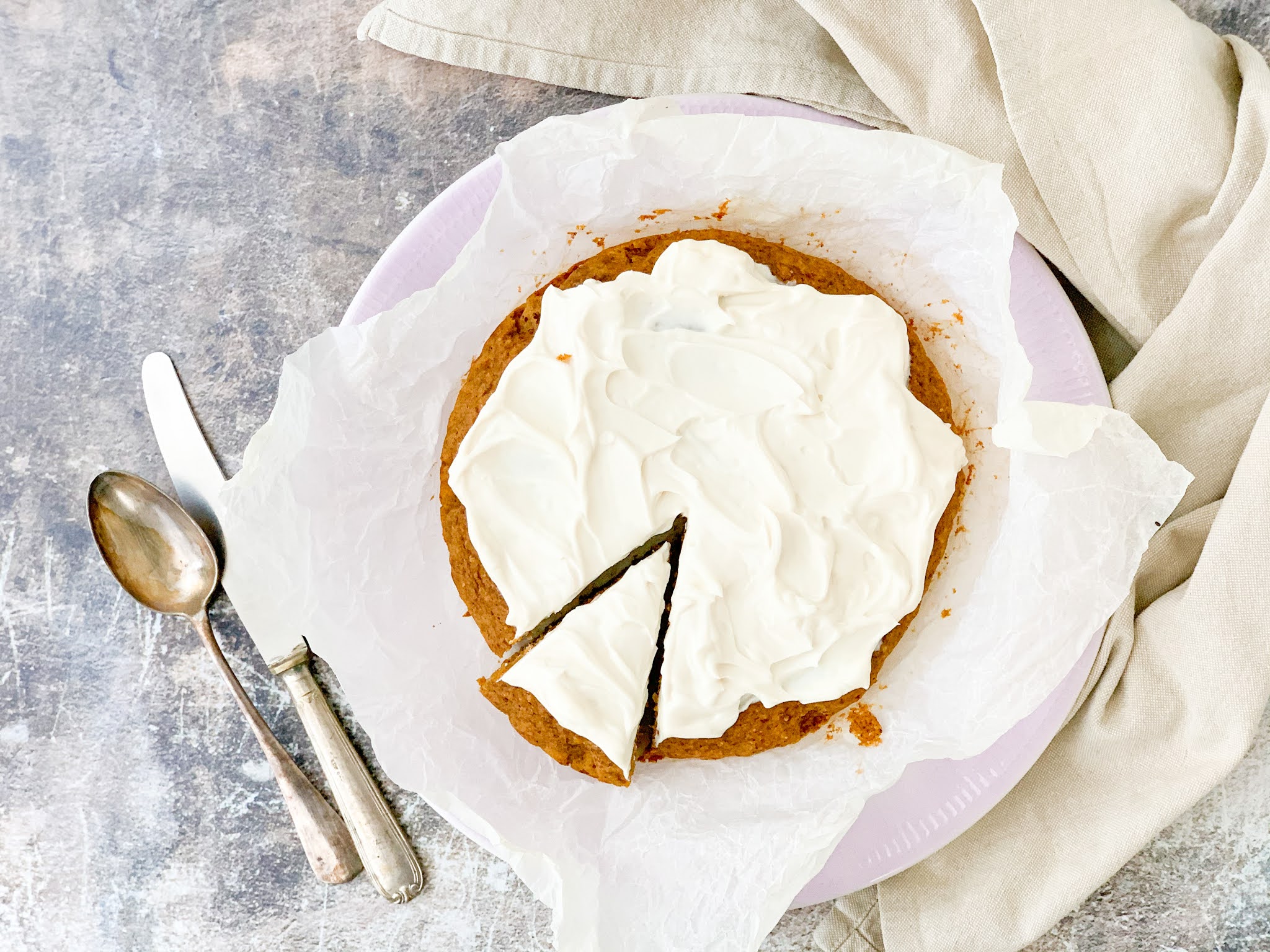 Torta speziata con zucca e nocciole