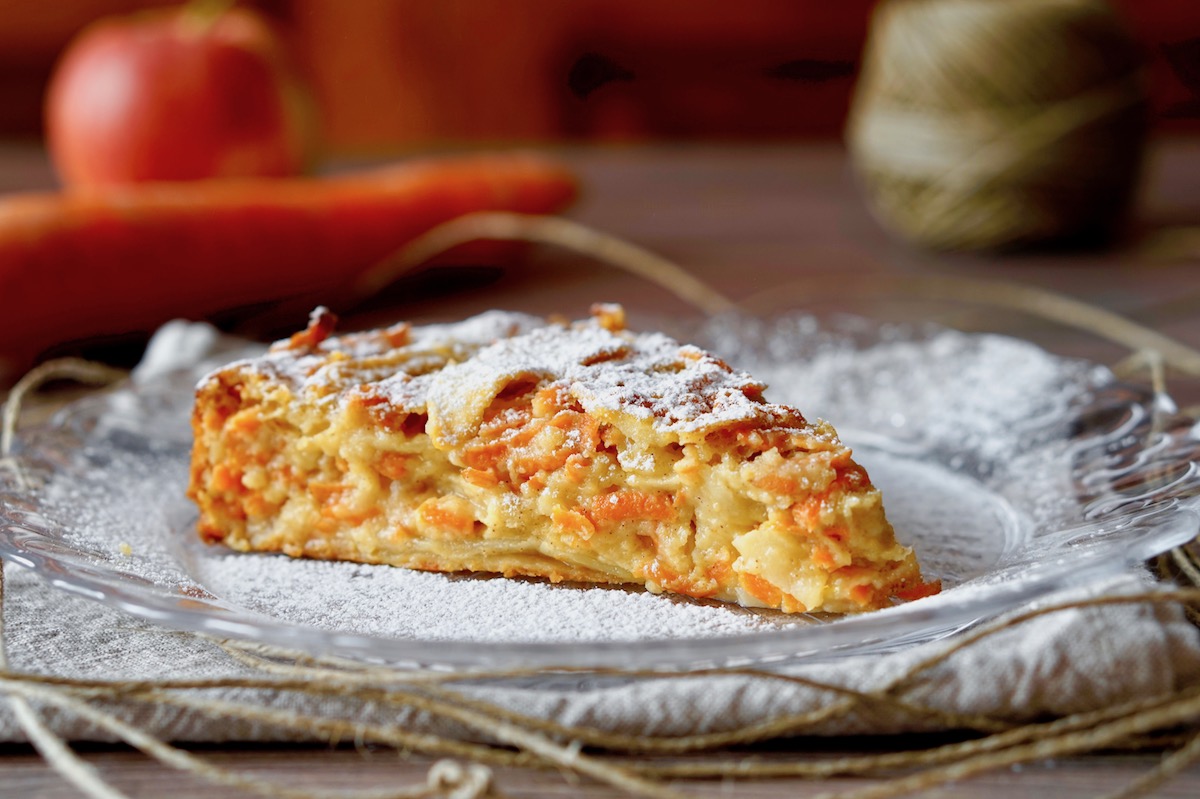 Torta speziata di mele e carote