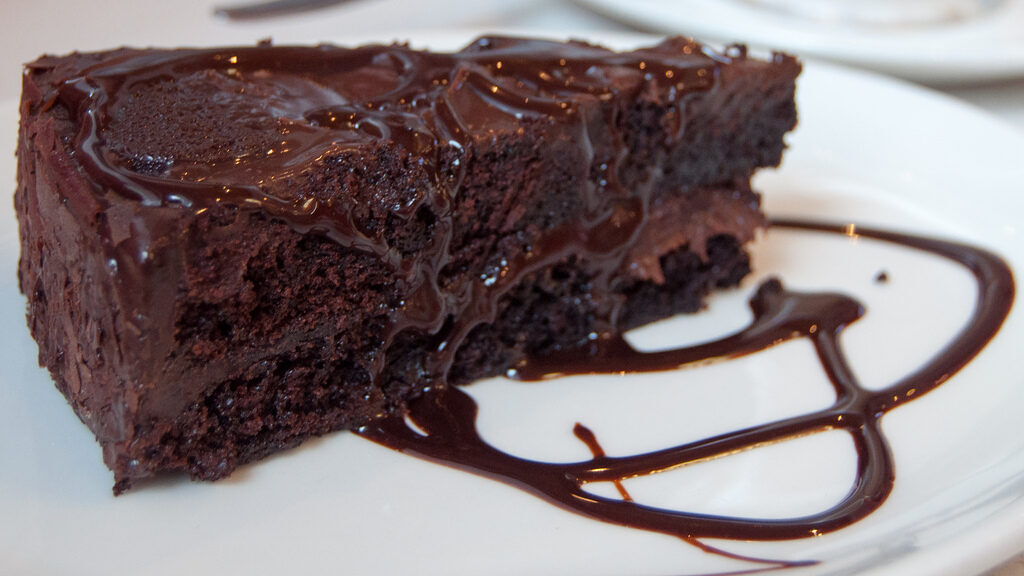 Torta stragolosa al cioccolato