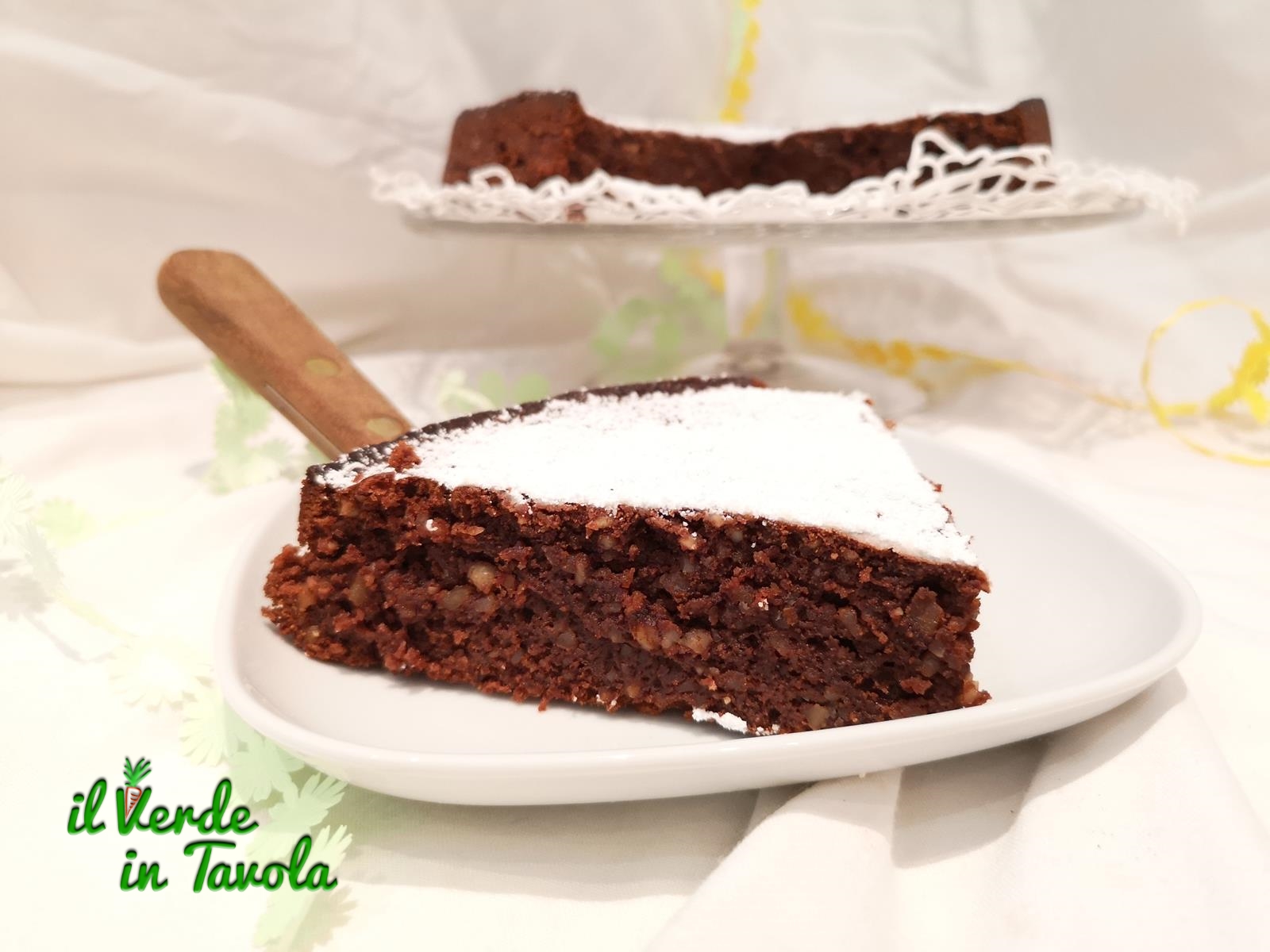 Torta tenerina con cioccolato e noci, senza zucchero e farina la ricetta