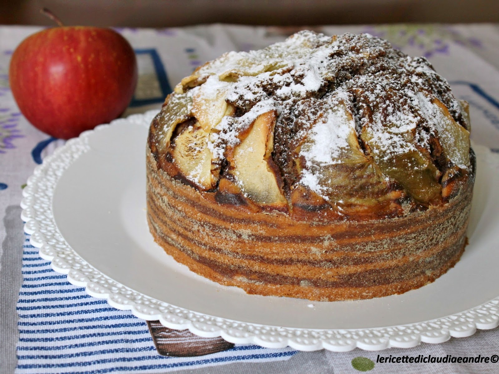 Torta variegata con mele