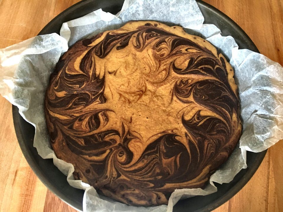 Torta variegata senza uova, burro e lievito - Ricetta vegana