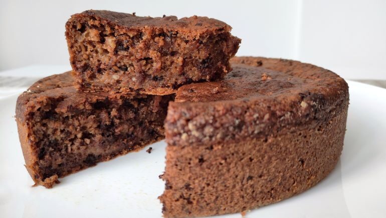 Torta vegan senza zucchero con carote e noci