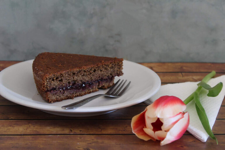 Torta vegana di grano saraceno e confettura