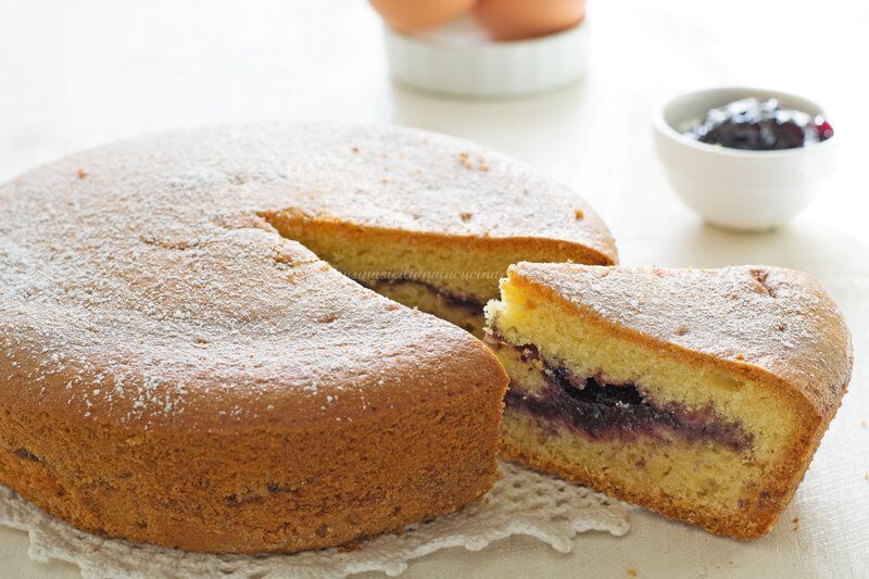 Torta versata con confettura di mirtilli