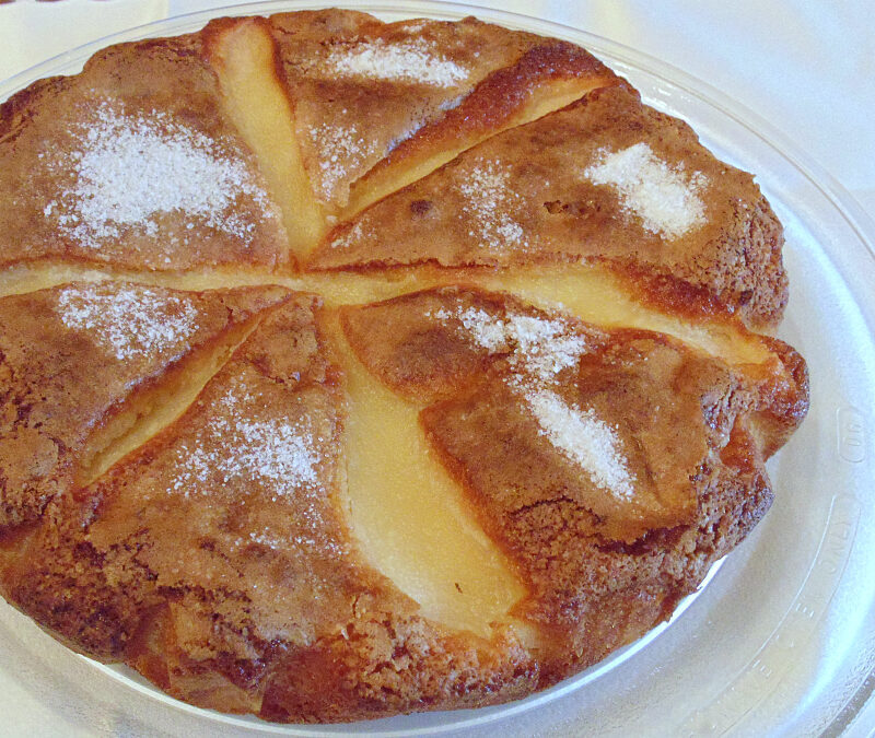 Torta yogurt e pere, ricetta golosa
