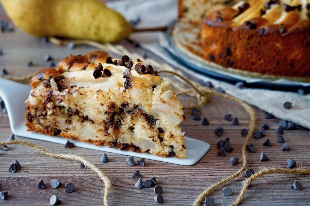 Torta yogurt, pere e cioccolato