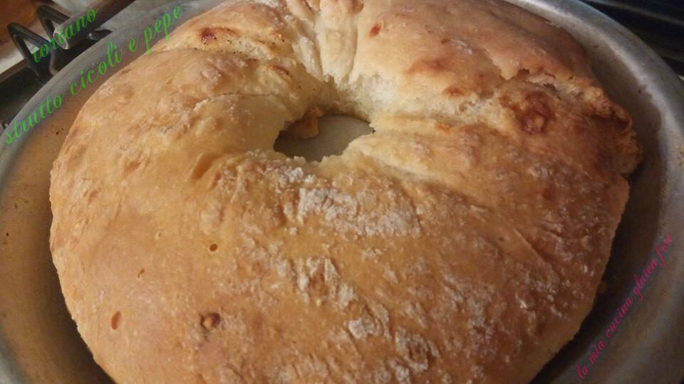 Tortano gluten free strutto cicoli e pepe