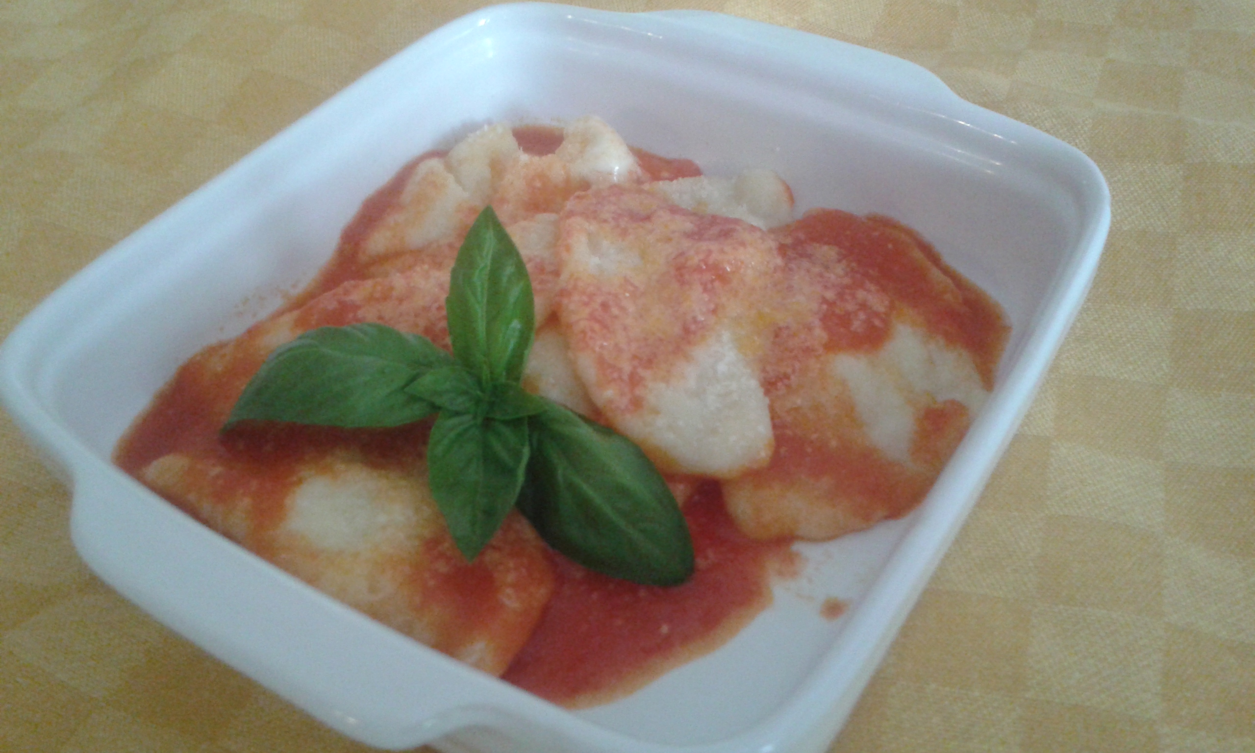 Tortelli di patate ripieni con mozzarella di bufala