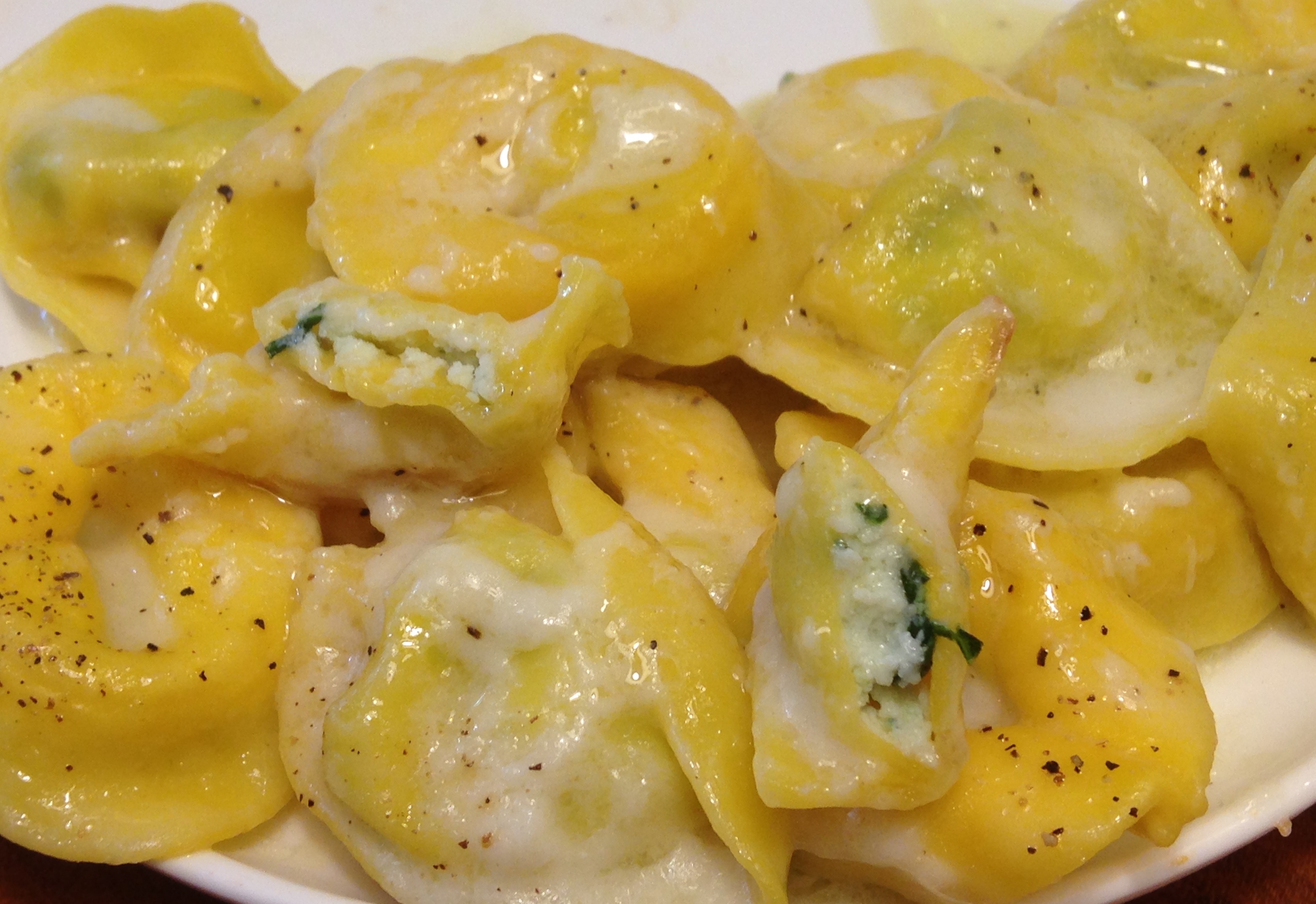 Tortelli ricotta e spinaci alla crema di formaggi