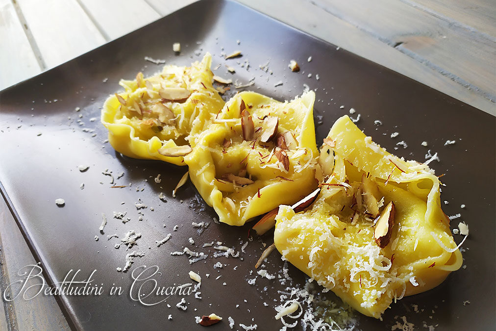 Tortelli ripieni di burrata alle mandorle e zafferano