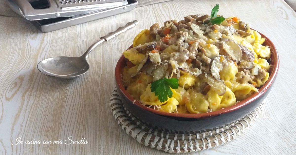 Tortellini al ragù bianco con topinambur gratinati