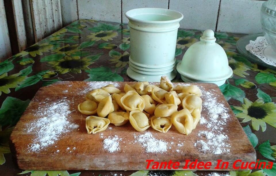 Tortellini alla bolognese