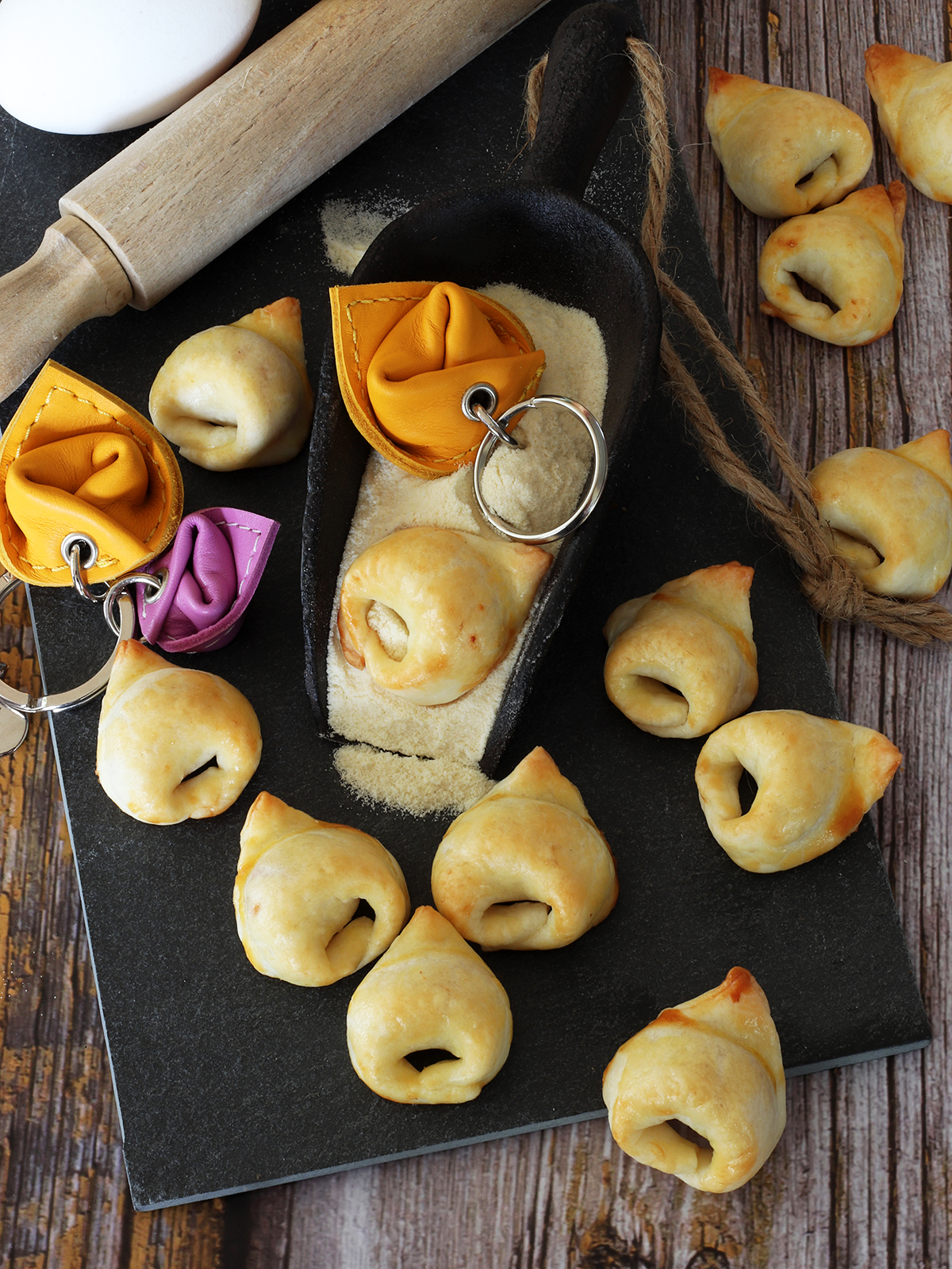 Tortellini di brisè ripieni di mousse ai pomodori secchi