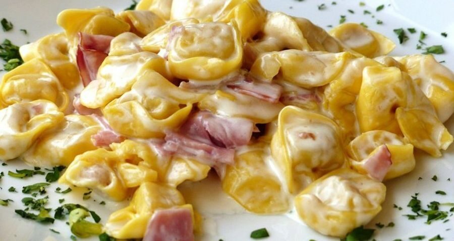 Tortellini panna e prosciutto