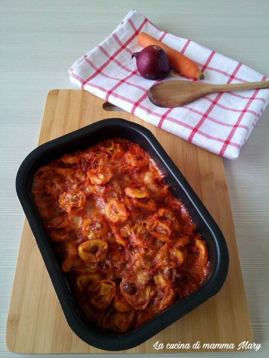 Tortellini pasticciati con ragù e besciamella
