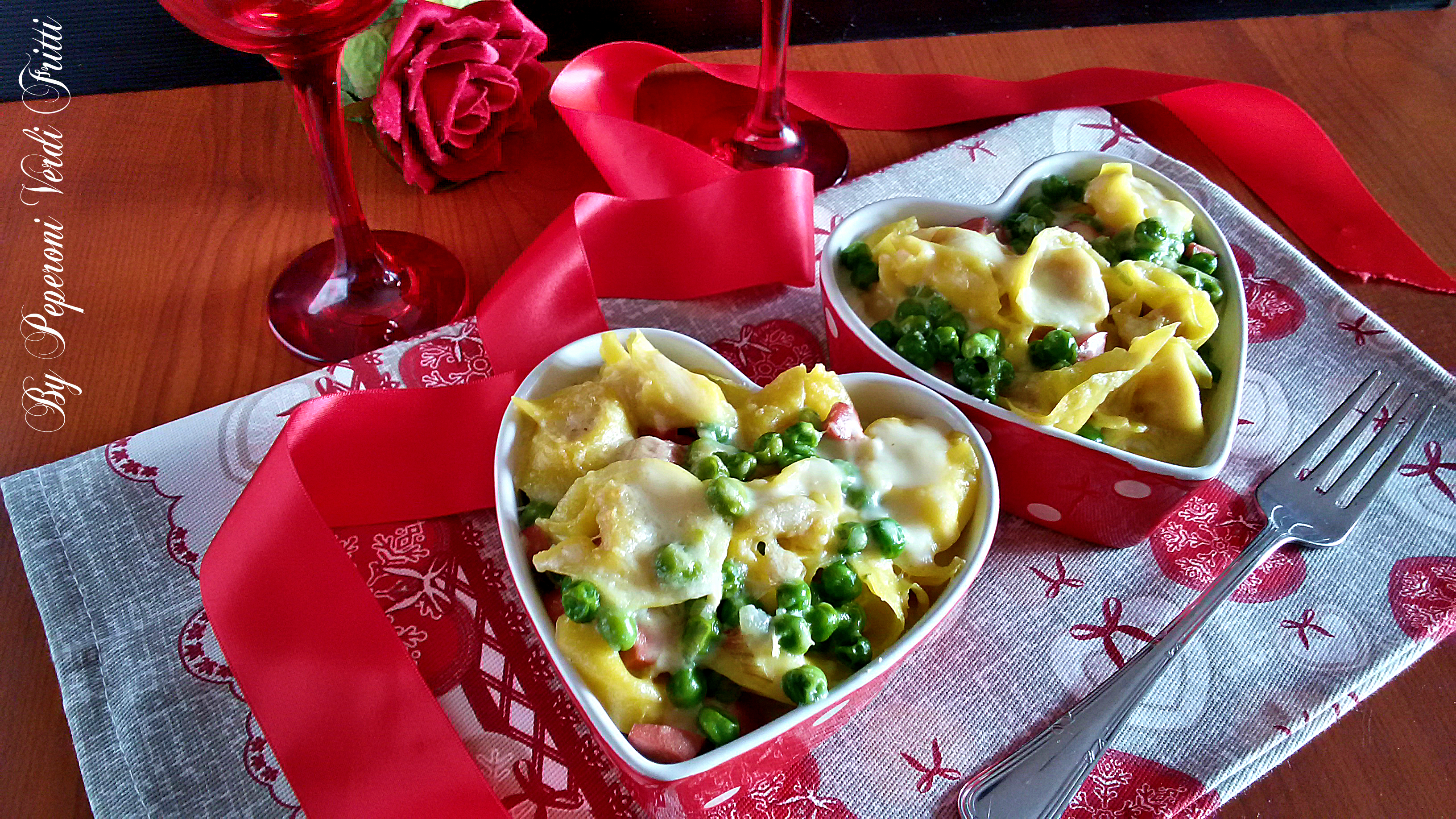 Tortellini prosciutto e piselli al forno