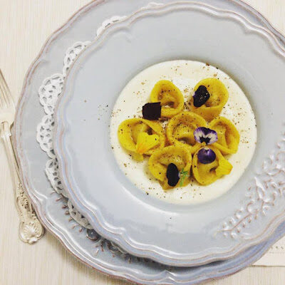 Tortello cacio e pepe ripieni di cipolla caramellata