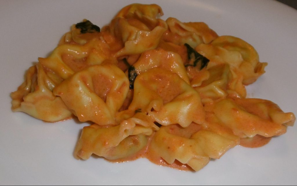 Tortelloni in salsa rosa