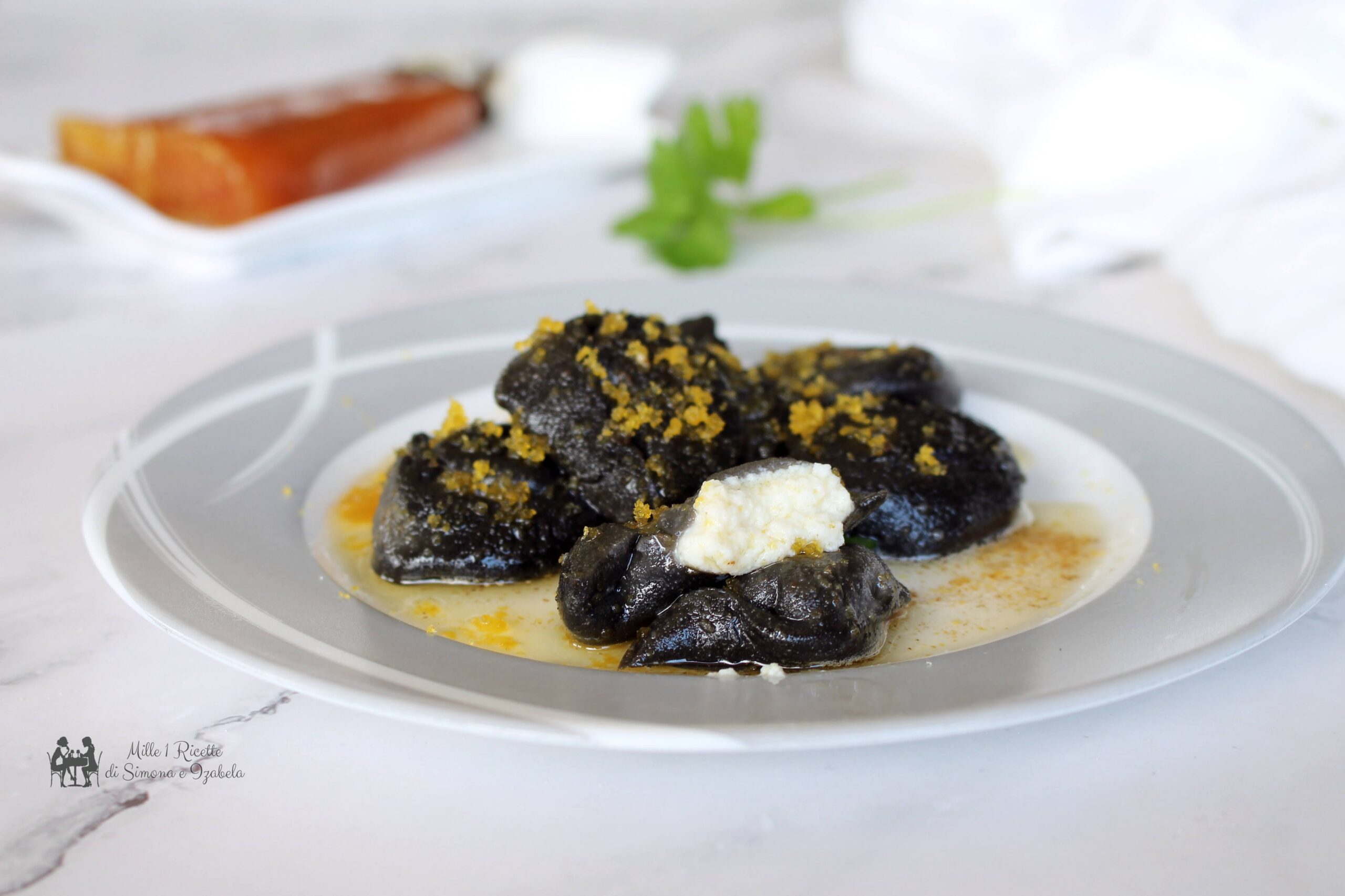 Tortelloni neri con ripieno cremoso e bottarga