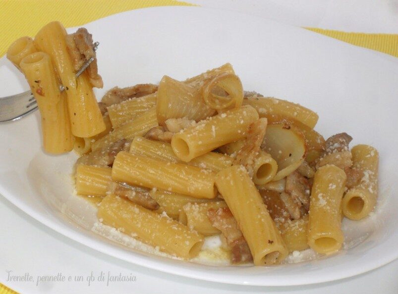 Tortiglioni alla gricia con petali di cipolla…rivisitata